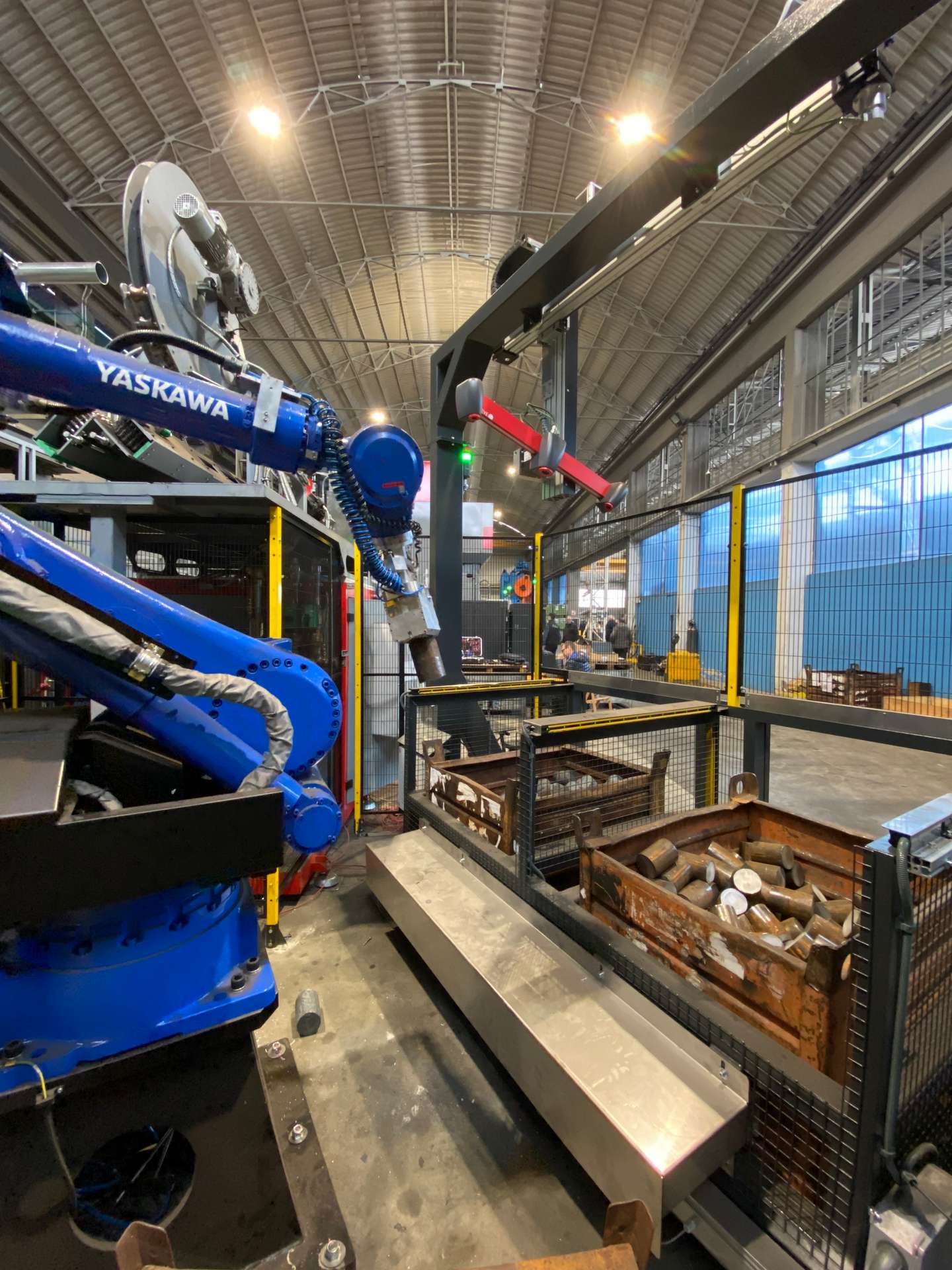 Hot forging line tending machine - immagine 2