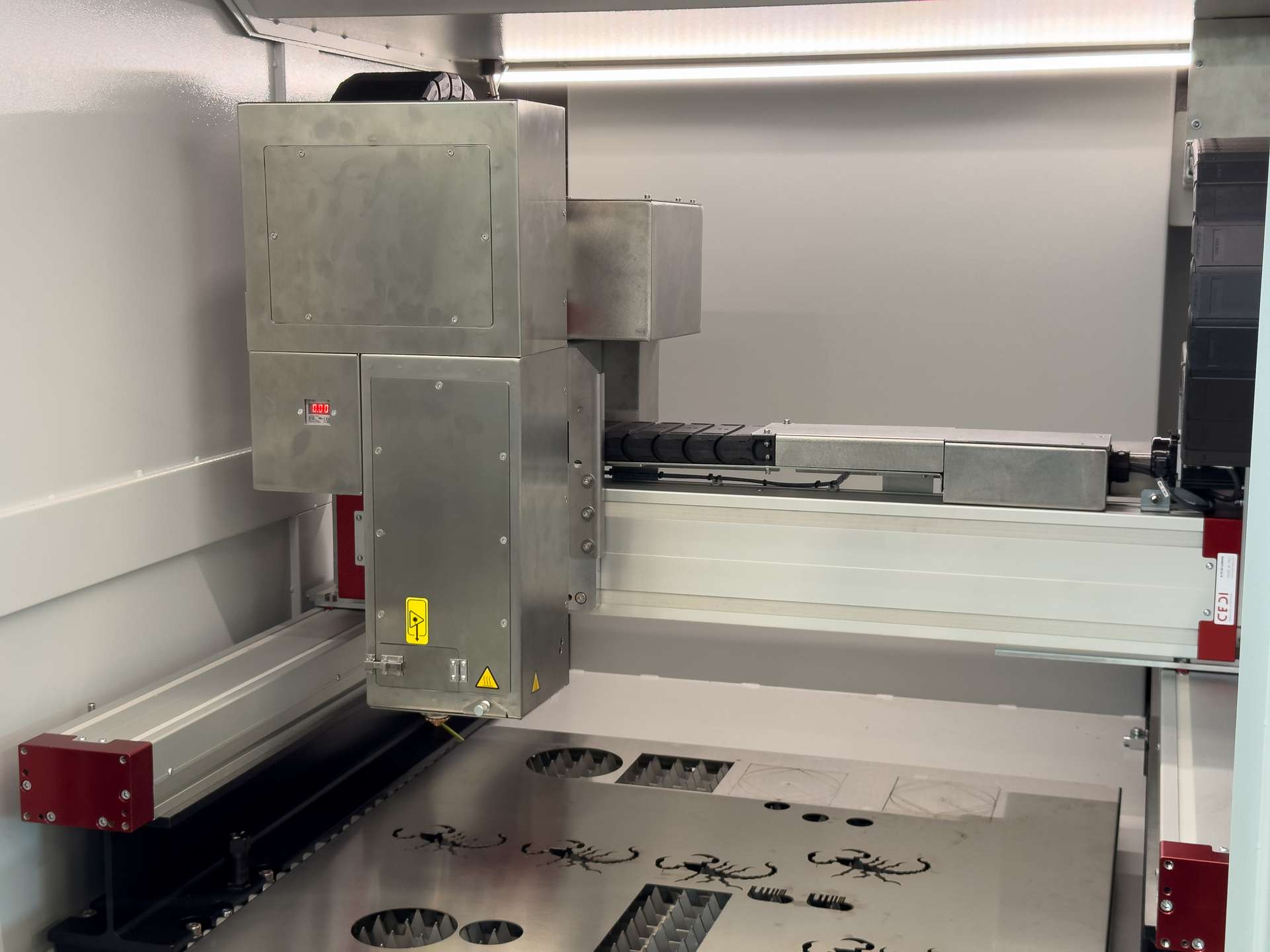 Laser cutting e plasma cleaning machine - immagine 2